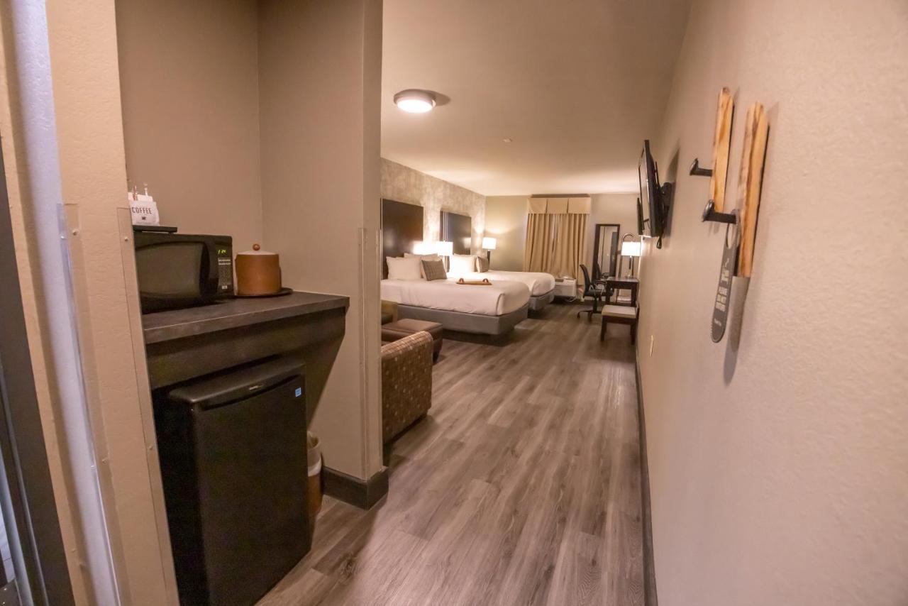 Deluxe Suite at Distill-Inn