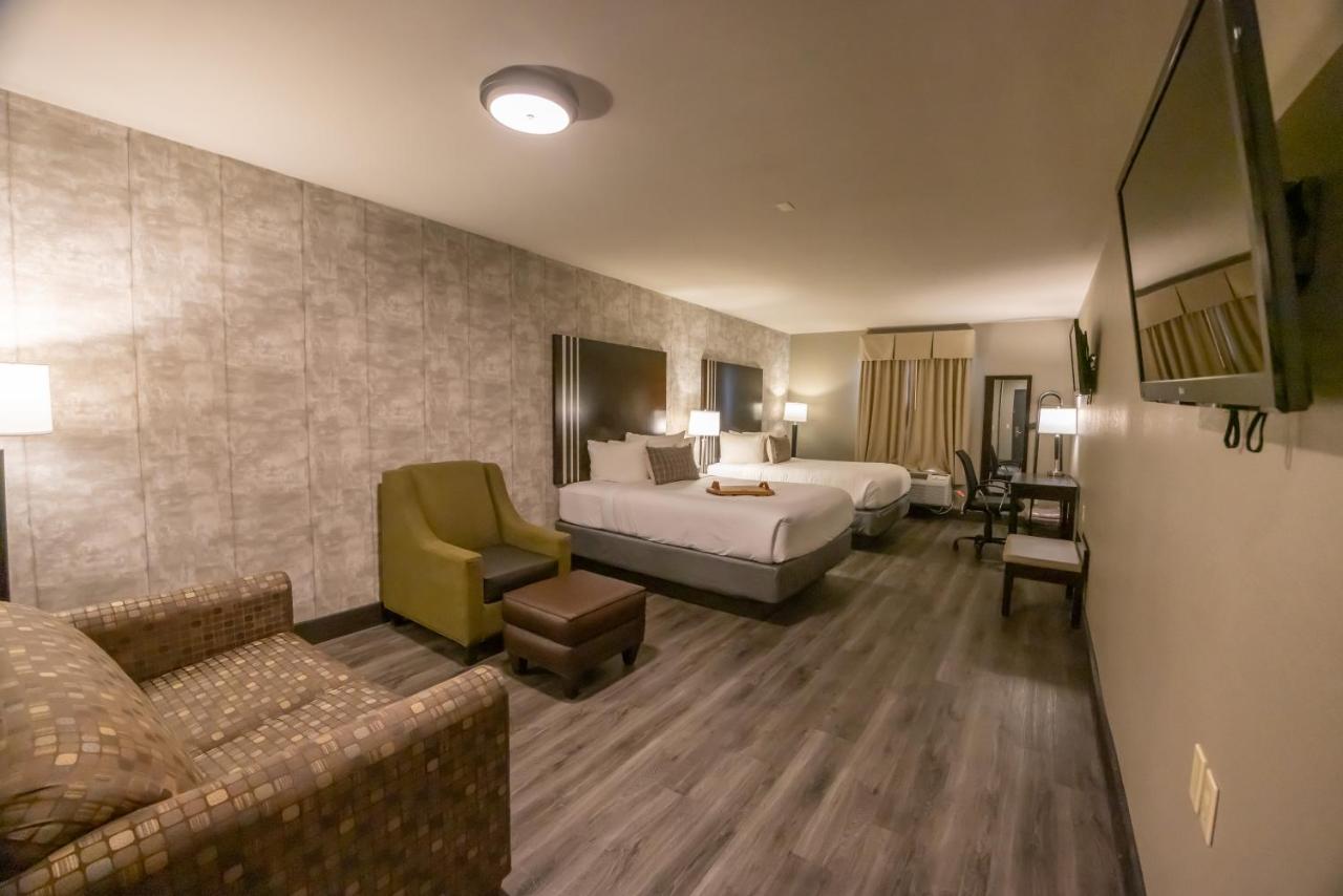 Deluxe Suite at Distill-Inn