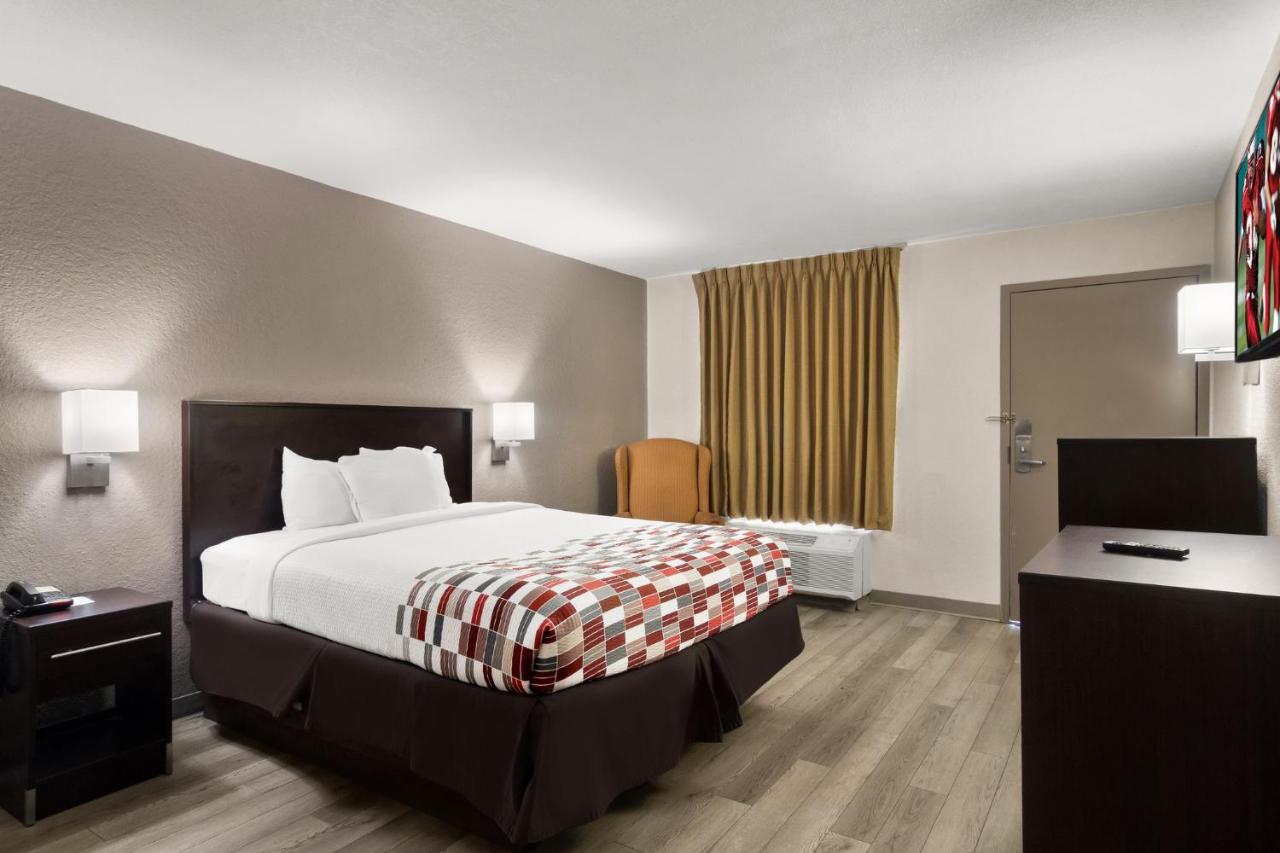 Deluxe Queen Room - Disability Access/Non-Smoking at Red Roof Inn Kingsland