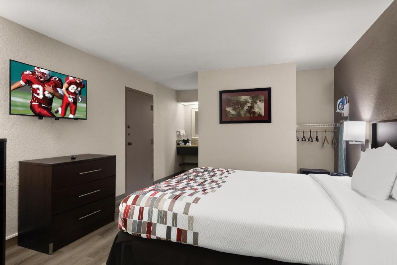 Deluxe Queen Room - Disability Access/Non-Smoking at Red Roof Inn Kingsland