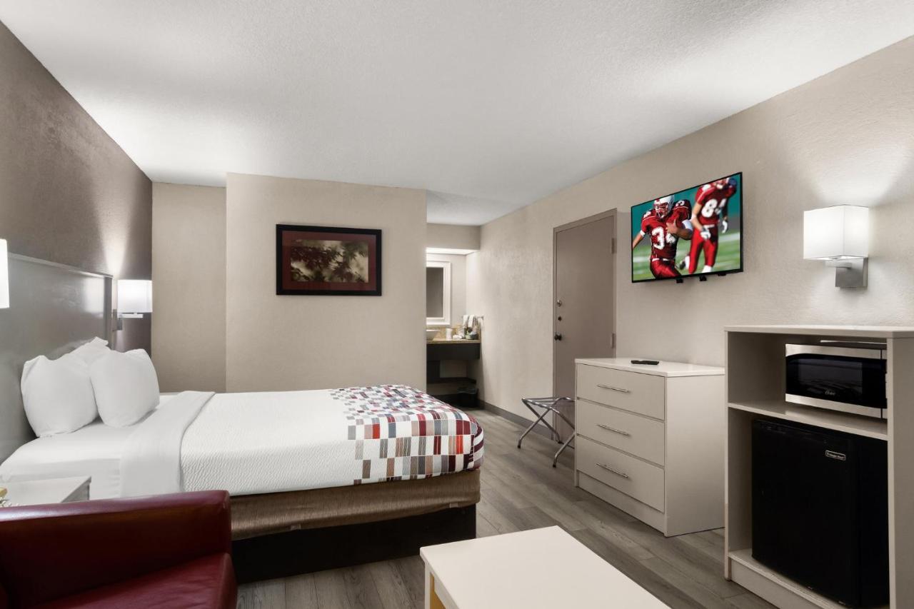 Deluxe Queen Room - Disability Access/Non-Smoking at Red Roof Inn Kingsland