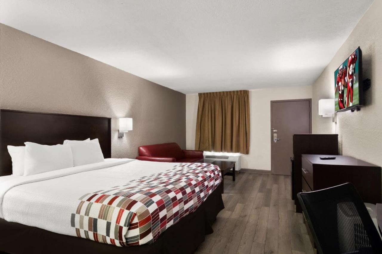 Superior King Room - Non-Smoking at Red Roof Inn Kingsland