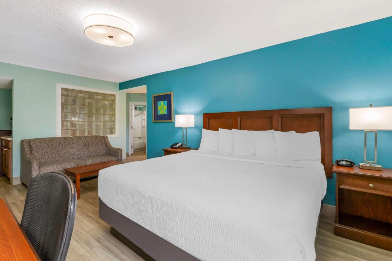Oversized King Room at Best Western Plus Myrtle Beach @ Intracoastal
