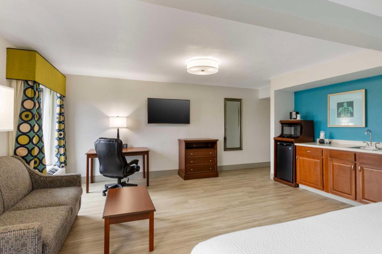 Executive King Room - Non-Smoking at Best Western Plus Myrtle Beach @ Intracoastal
