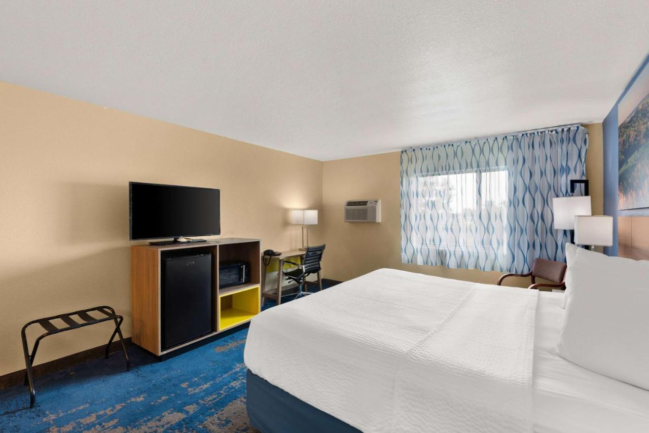 King Room - Non-Smoking at Days Inn by Wyndham Newton