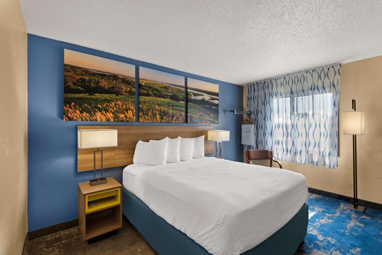 King Room - Non-Smoking at Days Inn by Wyndham Newton