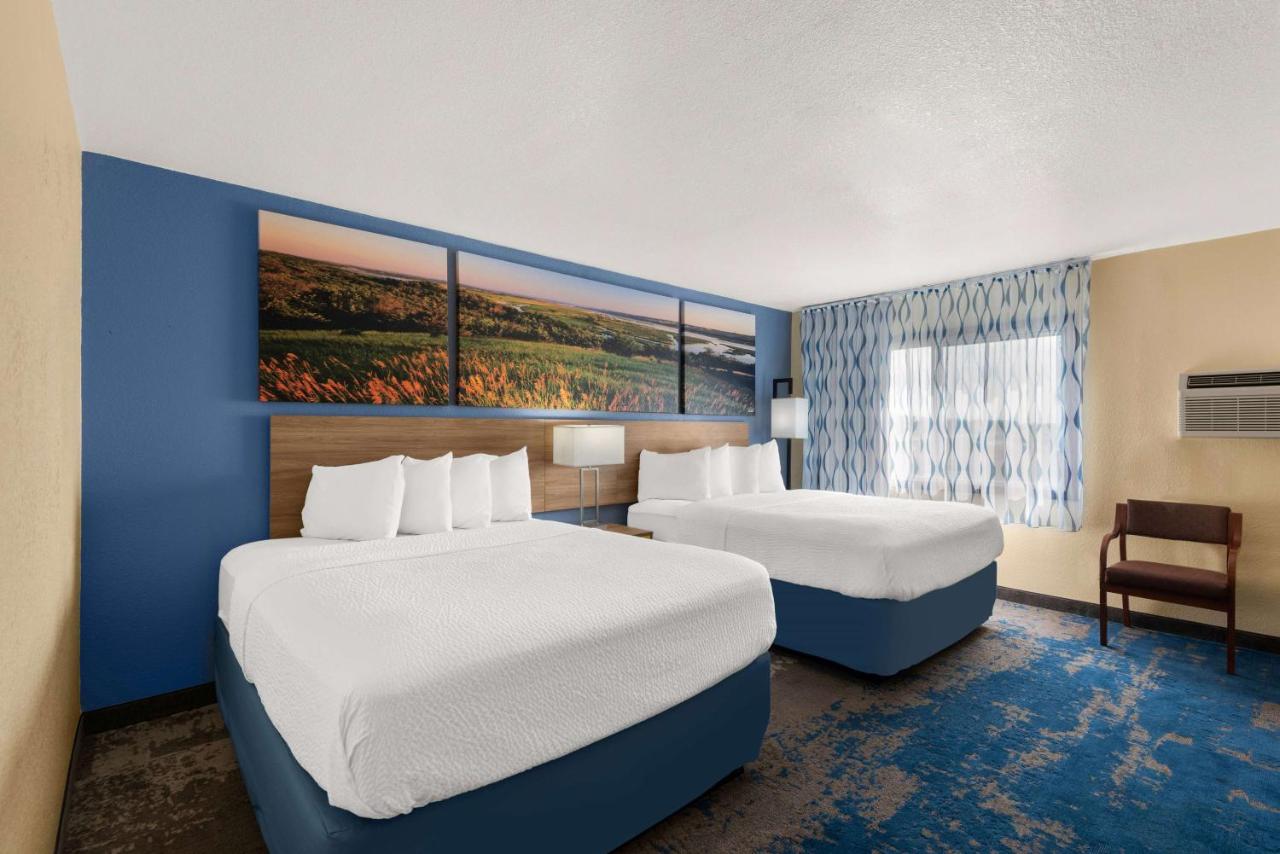 Queen Room with Two Queen Beds - Non-Smoking at Days Inn by Wyndham Newton