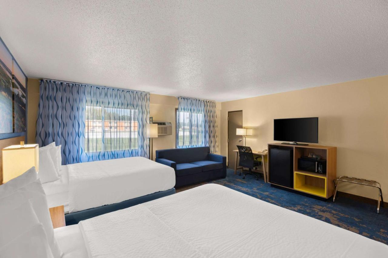 Queen Studio Suite - Non-Smoking at Days Inn by Wyndham Newton
