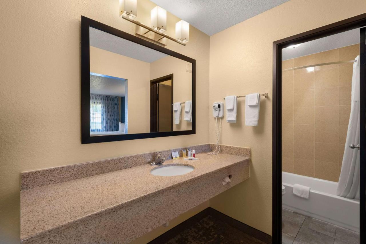 Queen Studio Suite - Non-Smoking at Days Inn by Wyndham Newton