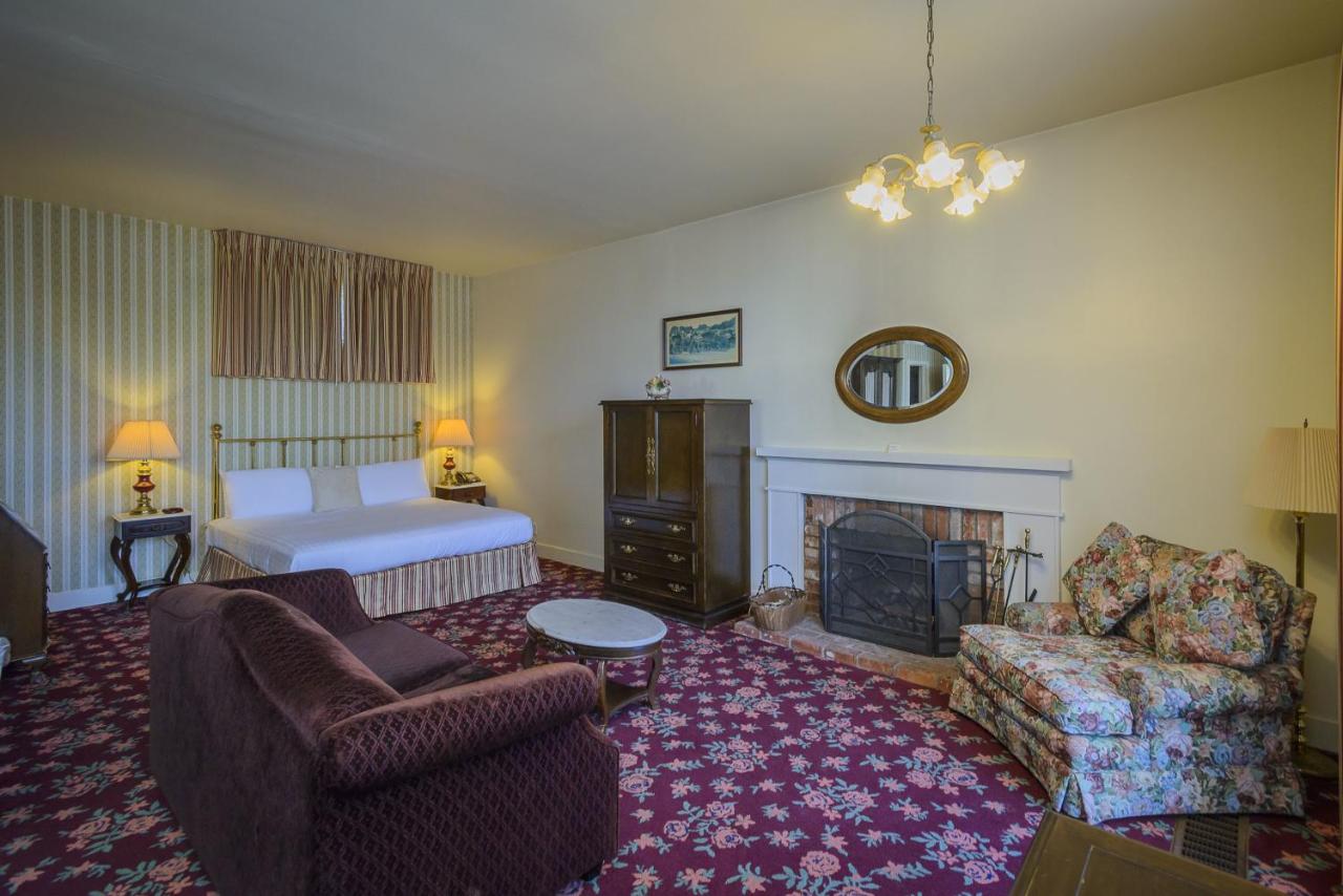 Quadruple Room at Hill House at Trailborn Mendocino, Outdoor Collection by Marriott Bonvoy