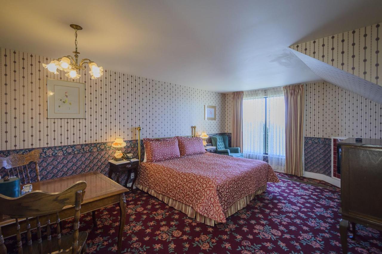 Quadruple Room at Hill House at Trailborn Mendocino, Outdoor Collection by Marriott Bonvoy