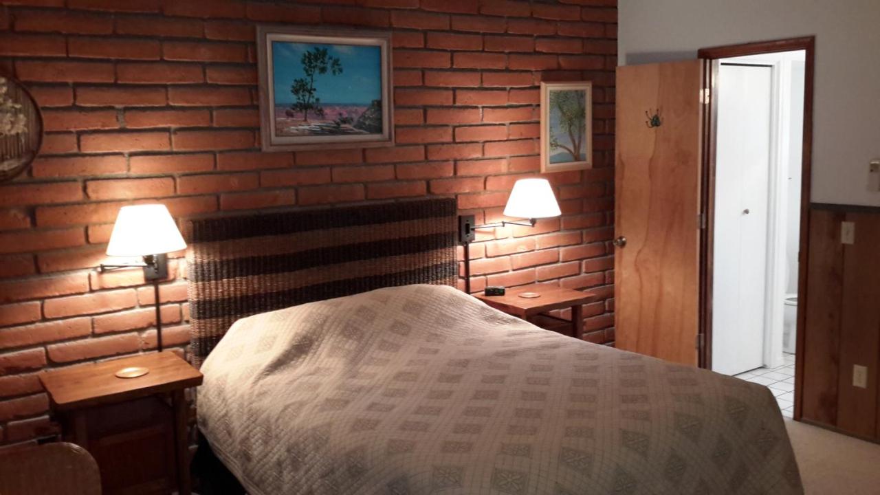 | Desert Trails Bed & Breakfast