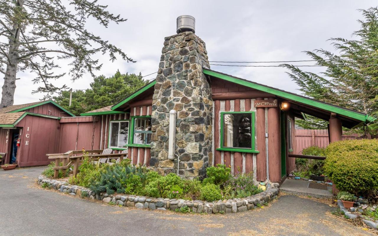 Double Room with Garden View at Gold Beach Inn