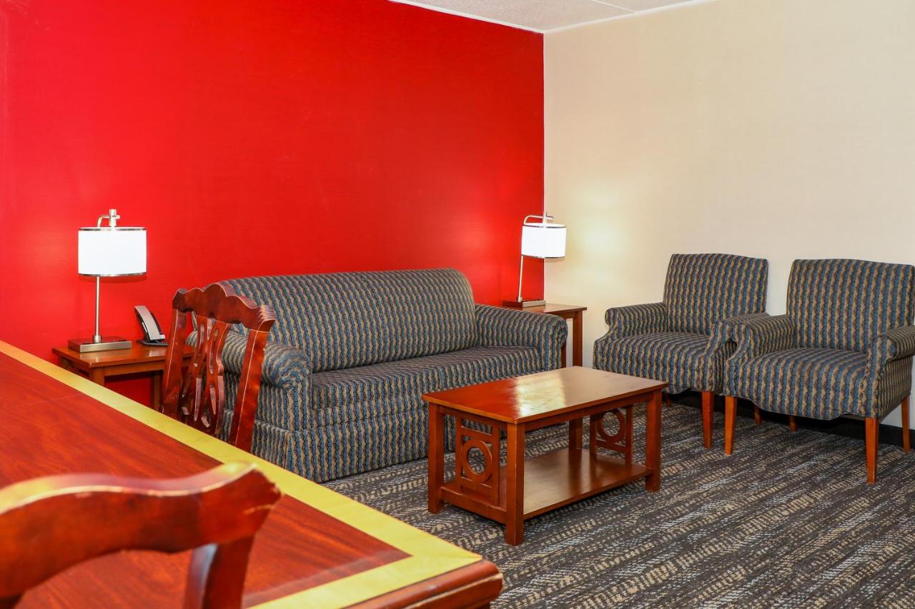 One-Bedroom King Suite - Non-Smoking at Ramada by Wyndham Cumberland Downtown