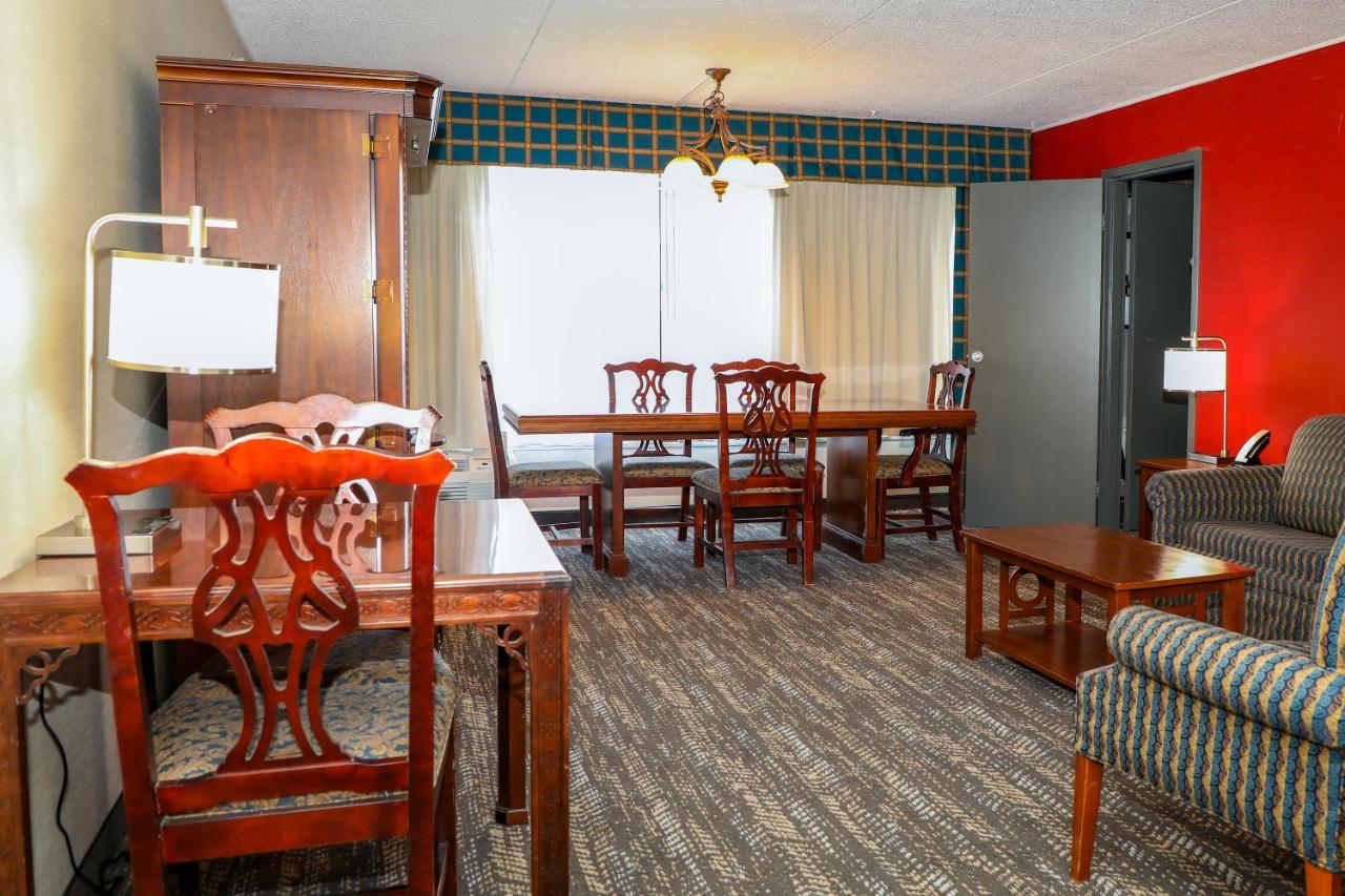 One-Bedroom King Suite - Non-Smoking at Ramada by Wyndham Cumberland Downtown