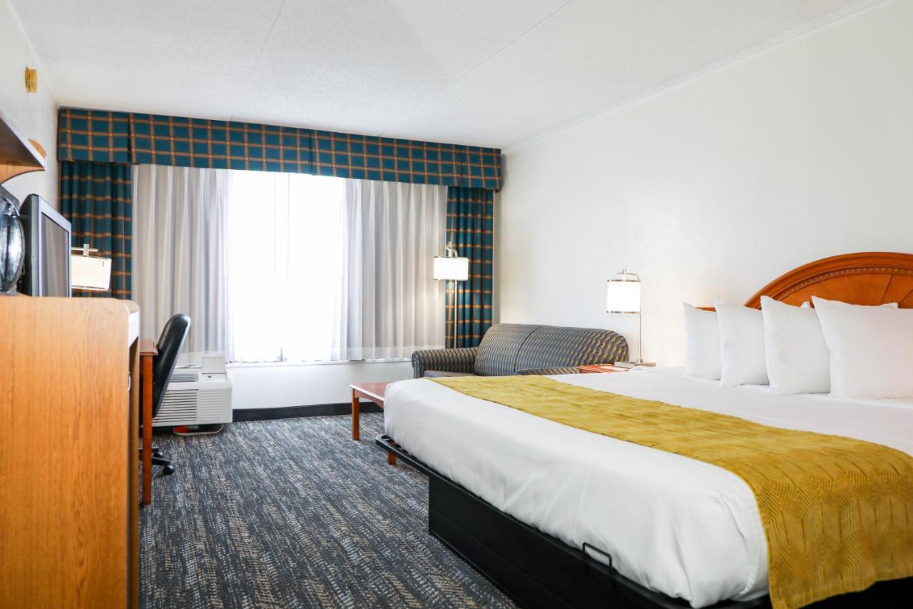 One-Bedroom King Suite - Non-Smoking at Ramada by Wyndham Cumberland Downtown