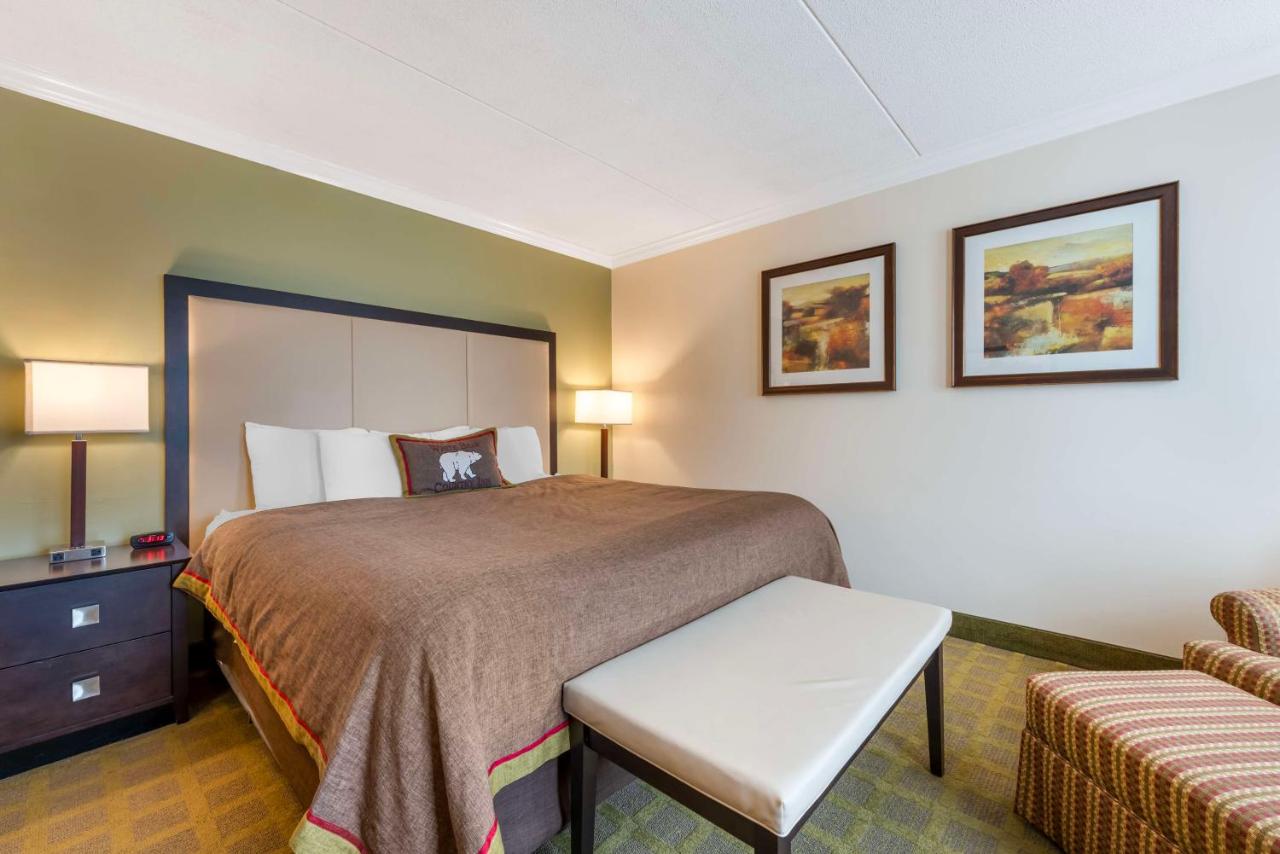 King Room at Best Western Plus White Bear Country Inn