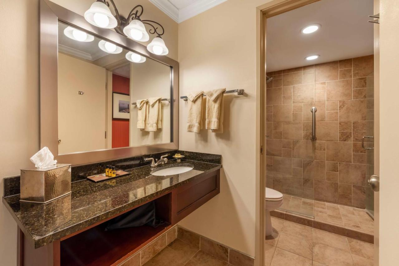 King Room at Best Western Plus White Bear Country Inn