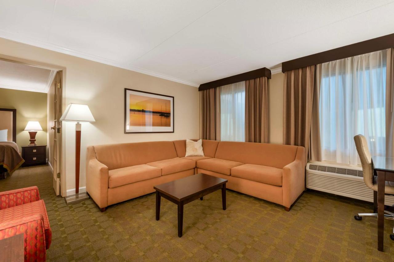 King Suite with Sofa Bed at Best Western Plus White Bear Country Inn