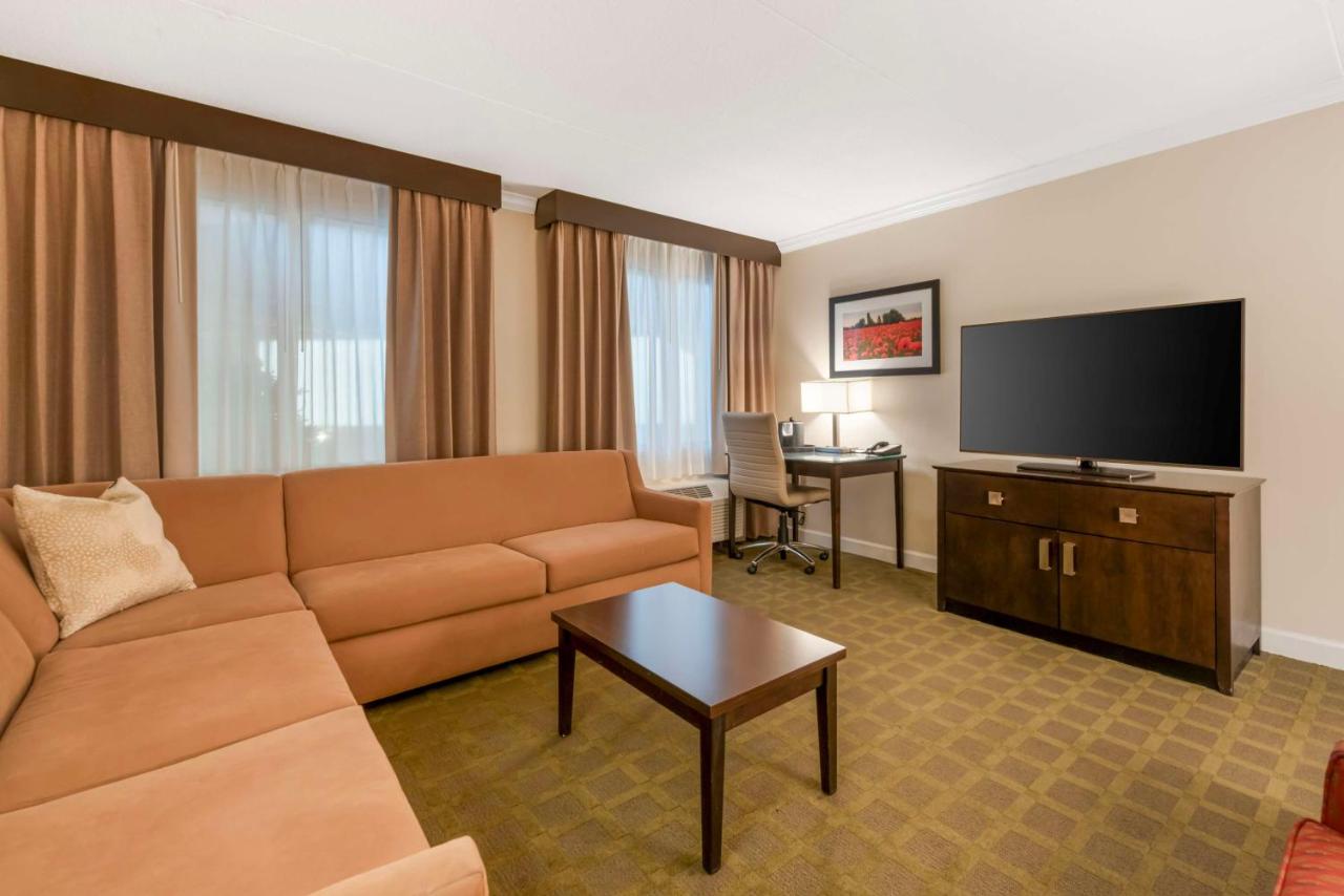King Suite with Sofa Bed at Best Western Plus White Bear Country Inn