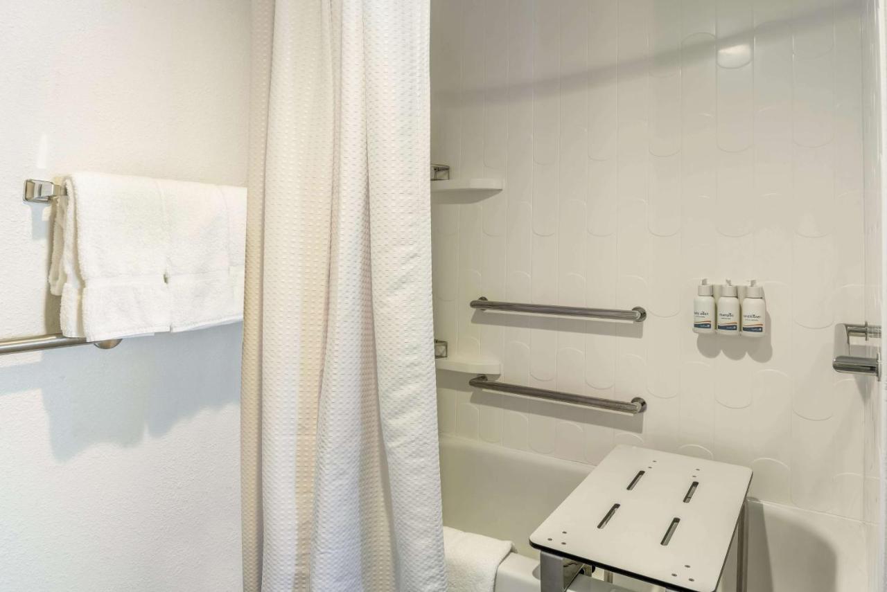 One-Bedroom Queen Suite with Bathtub - Mobility Accessible at Sonesta ES Suites Denver South Park Meadows