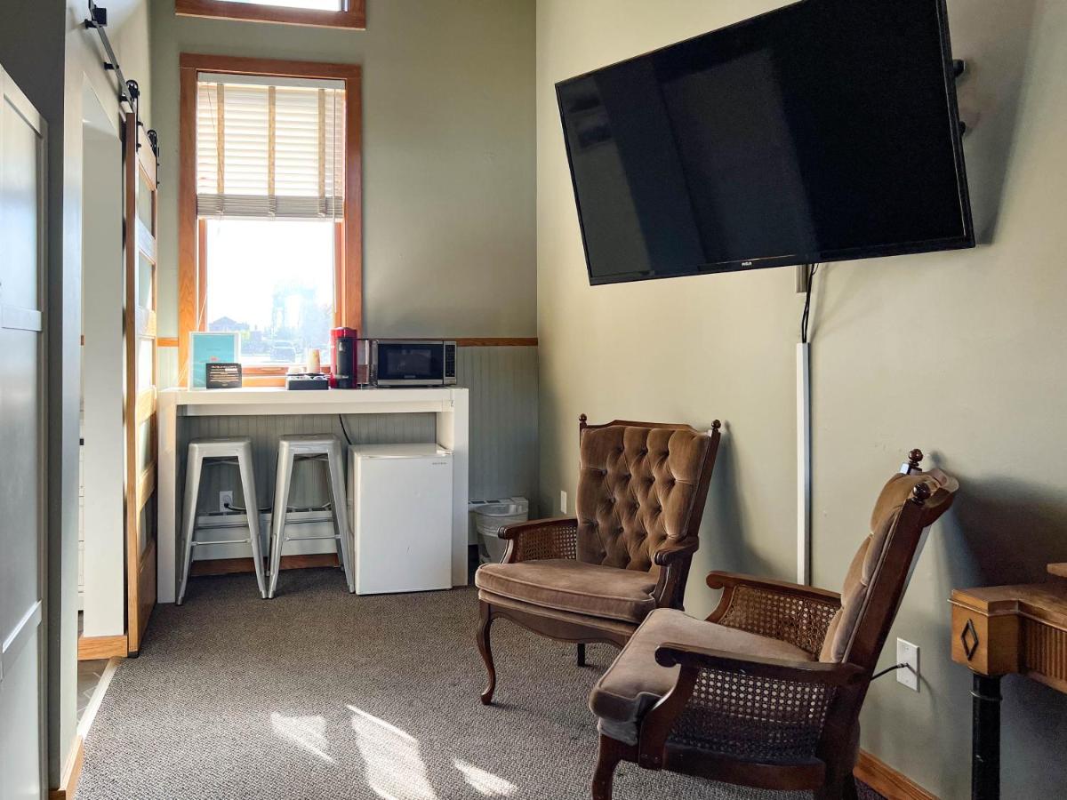 Deluxe Double Room at Endion Station Inn | Hotel Next to Lake Superior