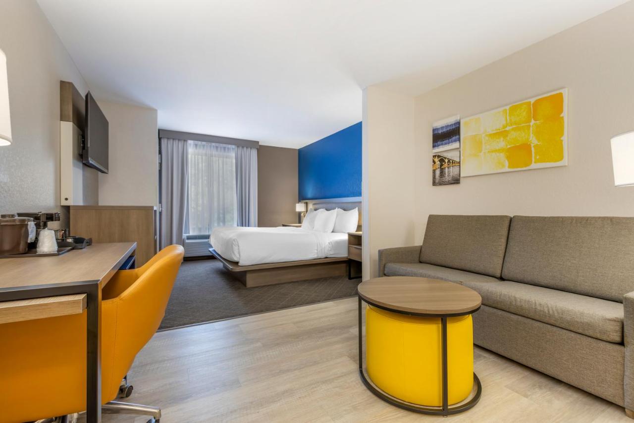 King Suite with Accessible Tub - Accessible/Non-Smoking at Comfort Suites Columbia Northeast - Fort Jackson