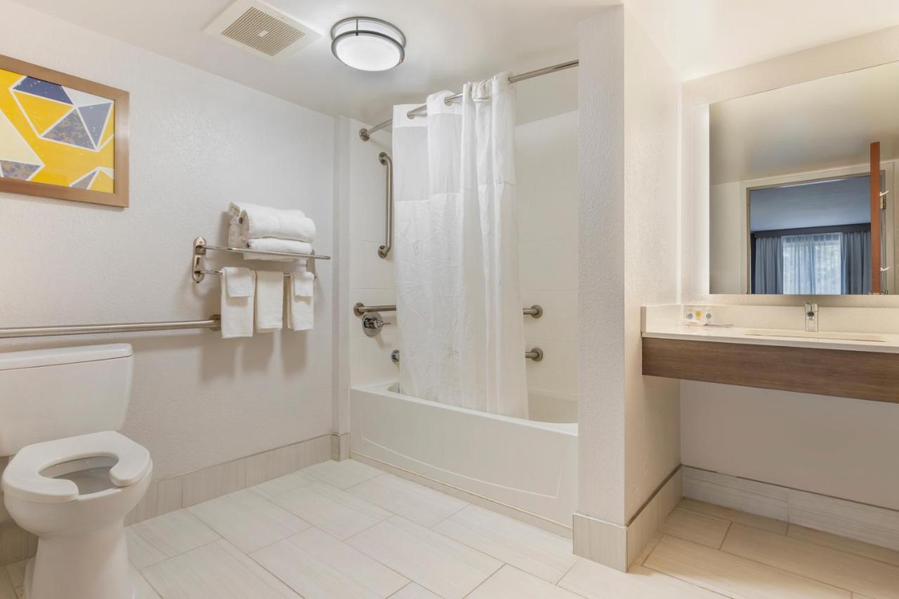King Suite with Accessible Tub - Accessible/Non-Smoking at Comfort Suites Columbia Northeast - Fort Jackson
