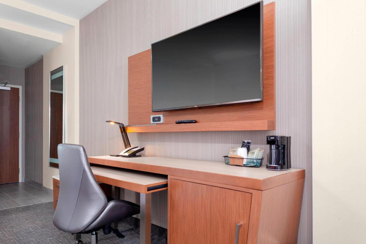 Corner King Suite with Sofa Bed at Courtyard by Marriott DeLand Historic Downtown