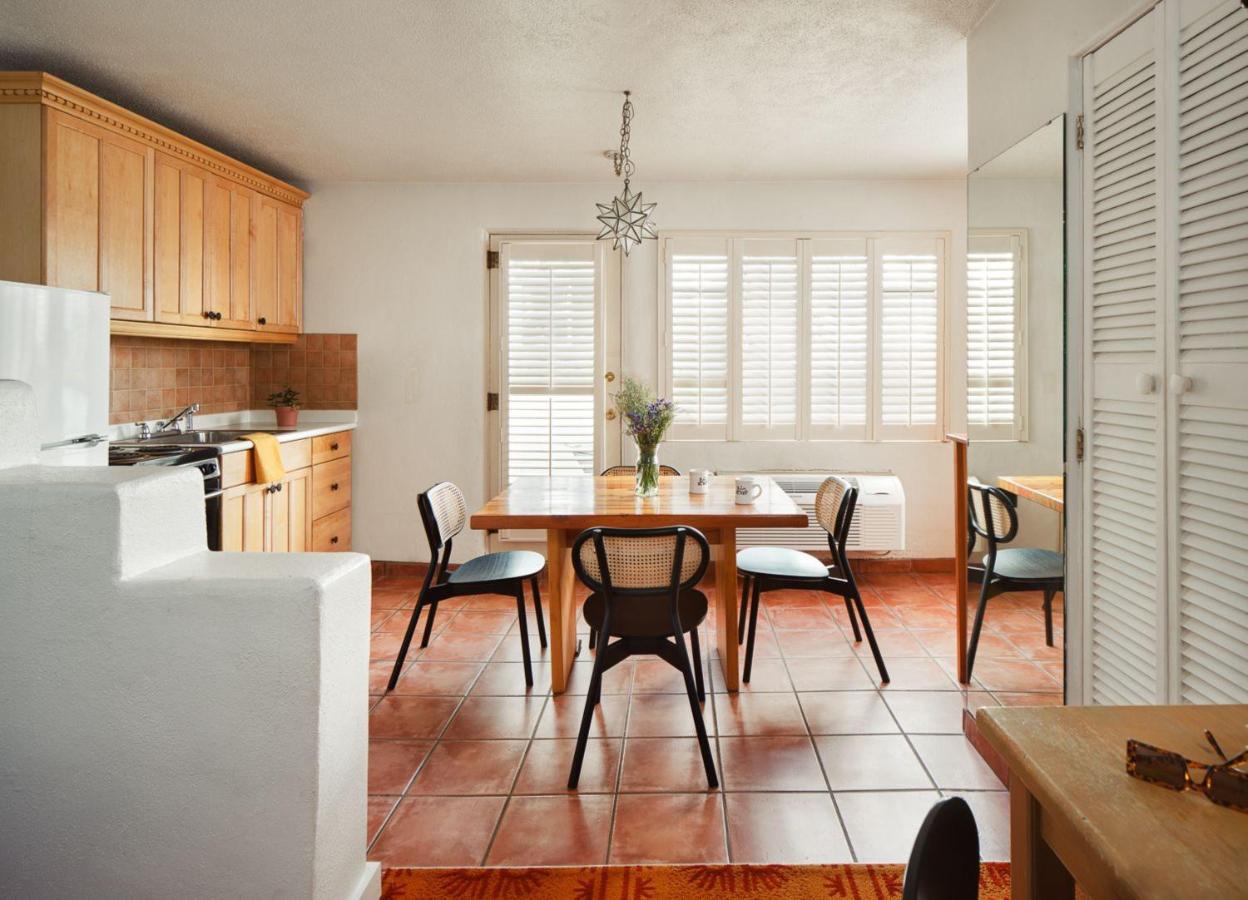 King Room with Kitchen at El Rey Court