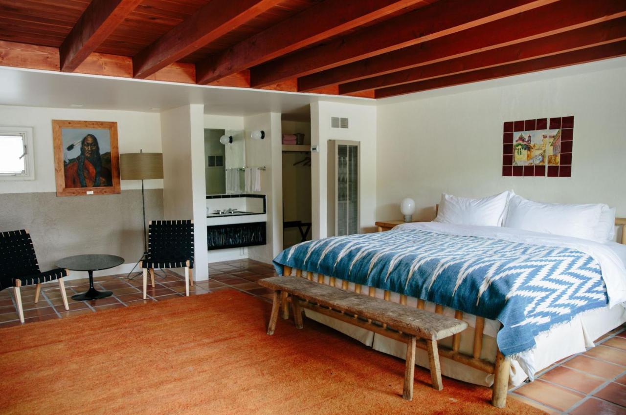 King Room with Kitchen at El Rey Court