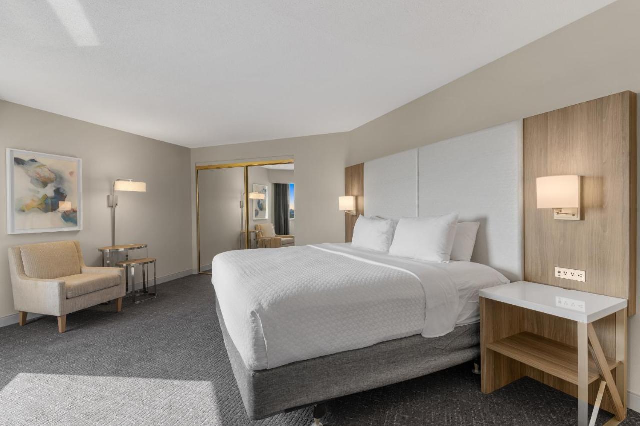 Premium King Room at Crowne Plaza Houston Med Ctr-Galleria Area by IHG