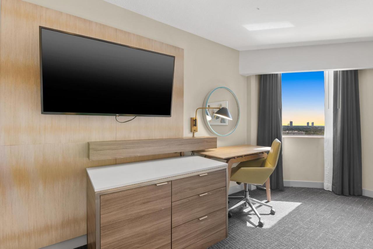 Premium Queen Room with Two Queen Beds at Crowne Plaza Houston Med Ctr-Galleria Area by IHG