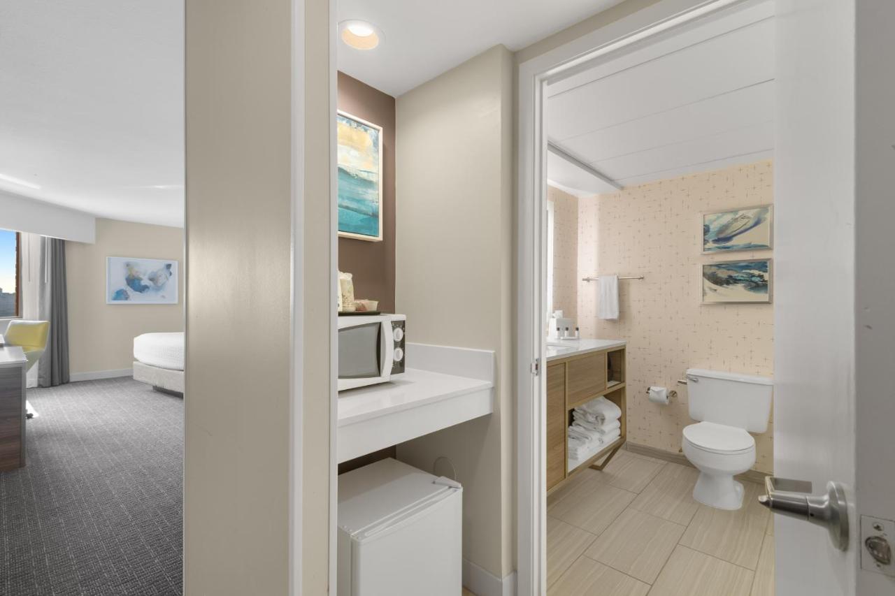 Premium King Room at Crowne Plaza Houston Med Ctr-Galleria Area by IHG