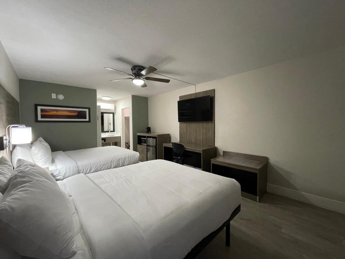 Queen Room - Non-Smoking at Quality Inn & Suites Airport/Cruise Port Hollywood