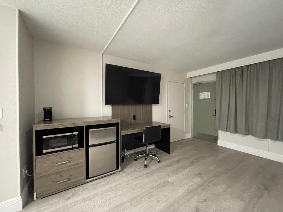 King Room - Non-Smoking at Quality Inn & Suites Airport/Cruise Port Hollywood