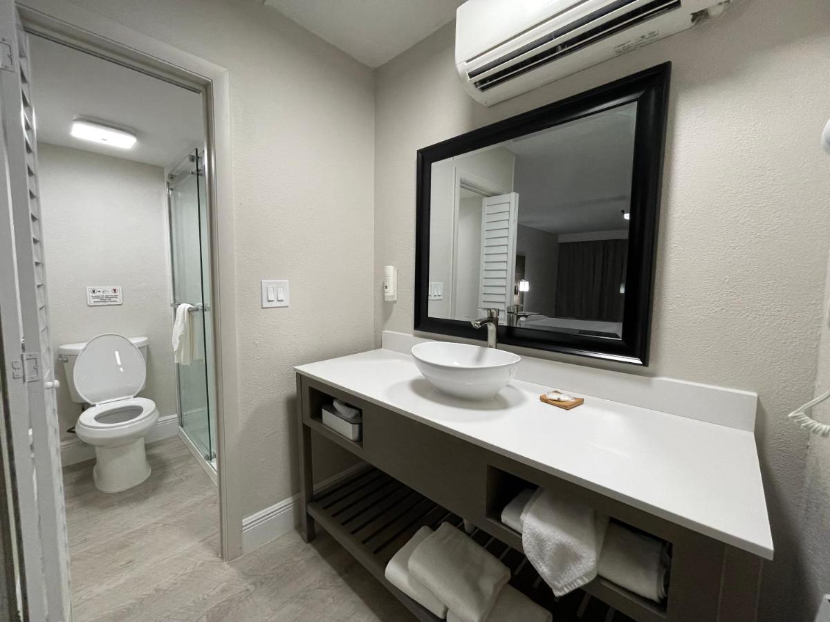 King Room - Non-Smoking at Quality Inn & Suites Airport/Cruise Port Hollywood