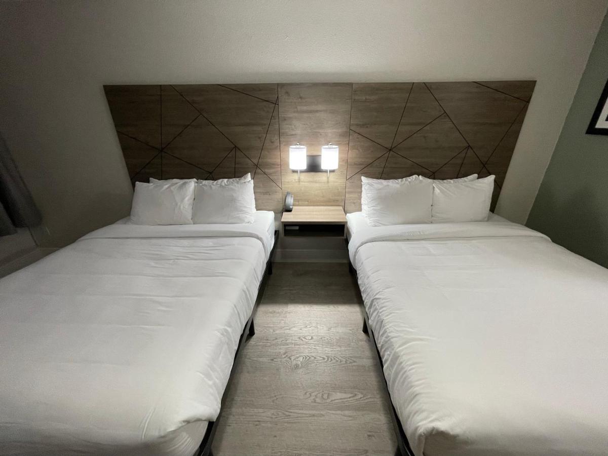 Queen Room - Non-Smoking at Quality Inn & Suites Airport/Cruise Port Hollywood