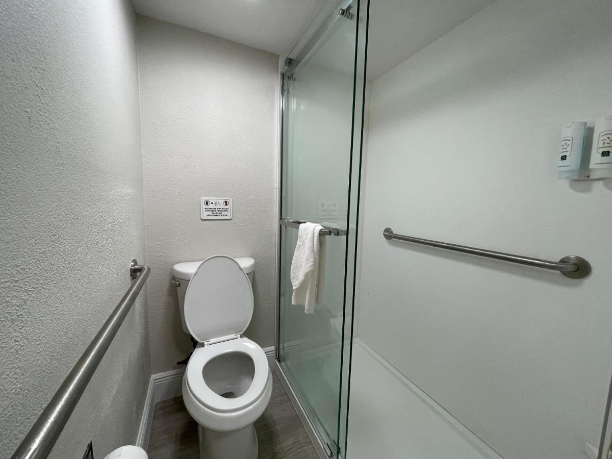 King Room - Non-Smoking at Quality Inn & Suites Airport/Cruise Port Hollywood