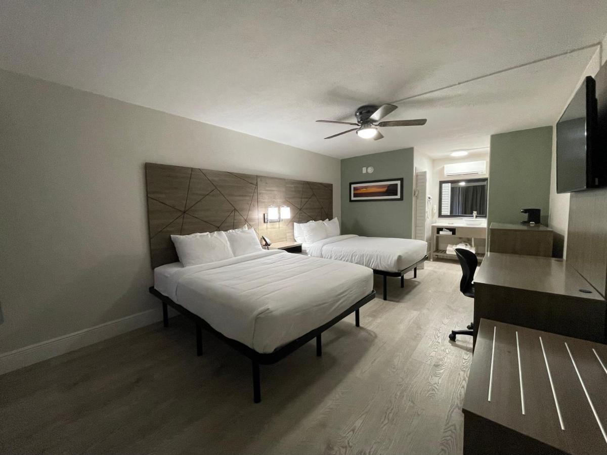 Queen Room - Non-Smoking at Quality Inn & Suites Airport/Cruise Port Hollywood