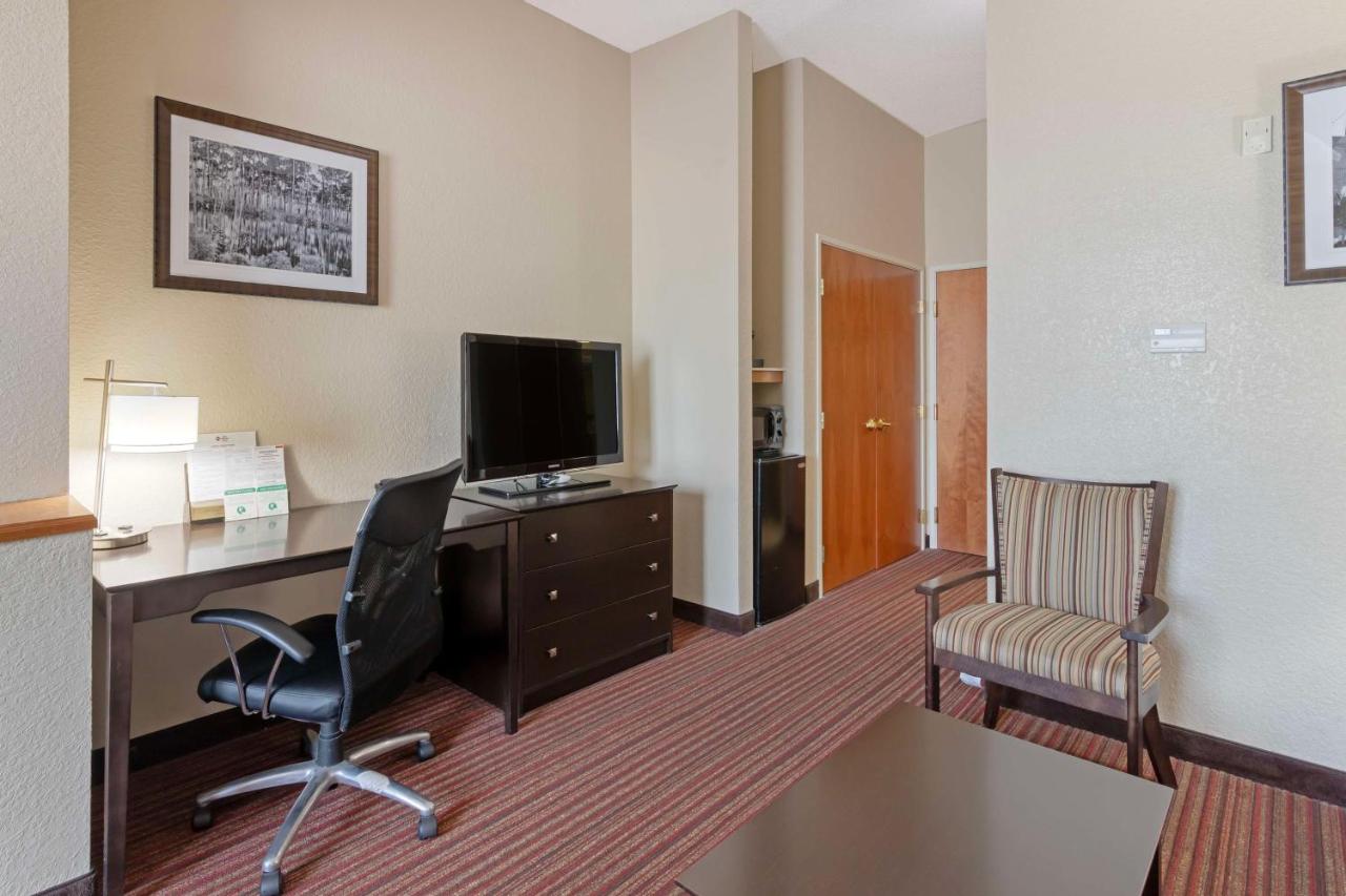 King Suite with Sofa Bed at Best Western Plus Bradbury Inn & Suites