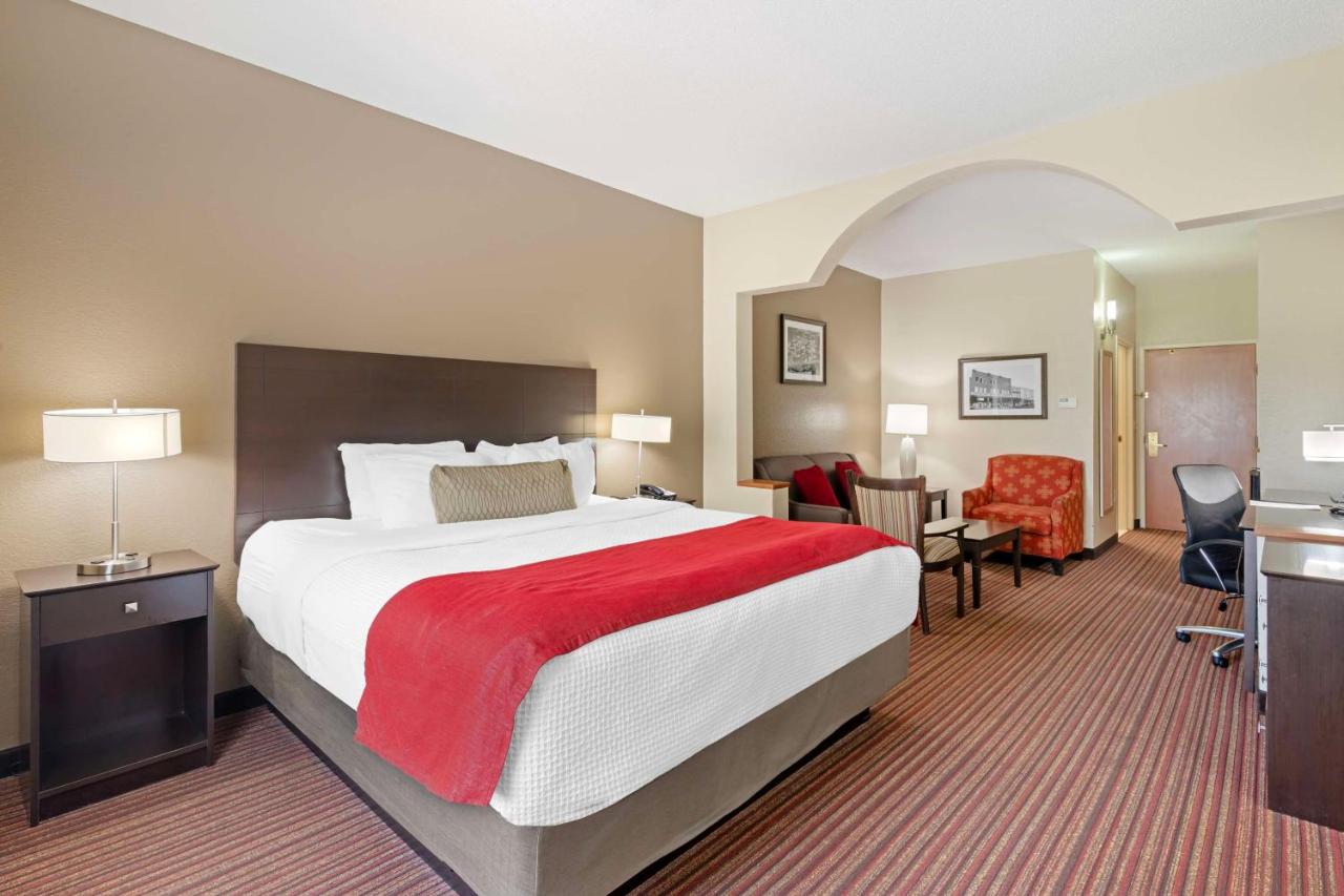 | Best Western Plus Bradbury Inn & Suites