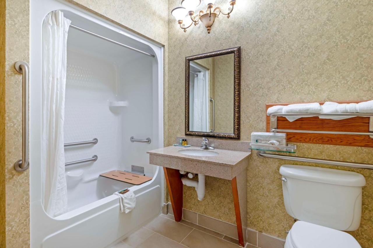 | Best Western Plus Bradbury Inn & Suites