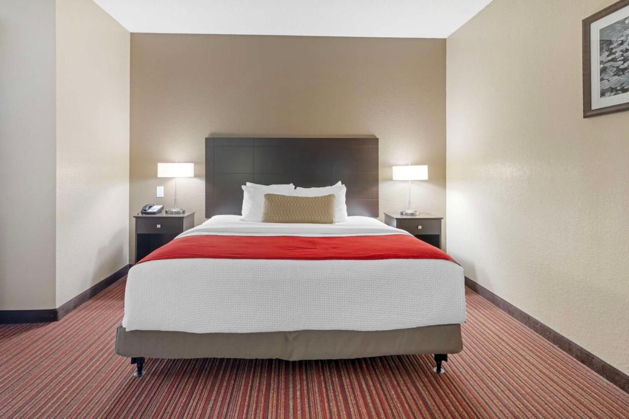 | Best Western Plus Bradbury Inn & Suites
