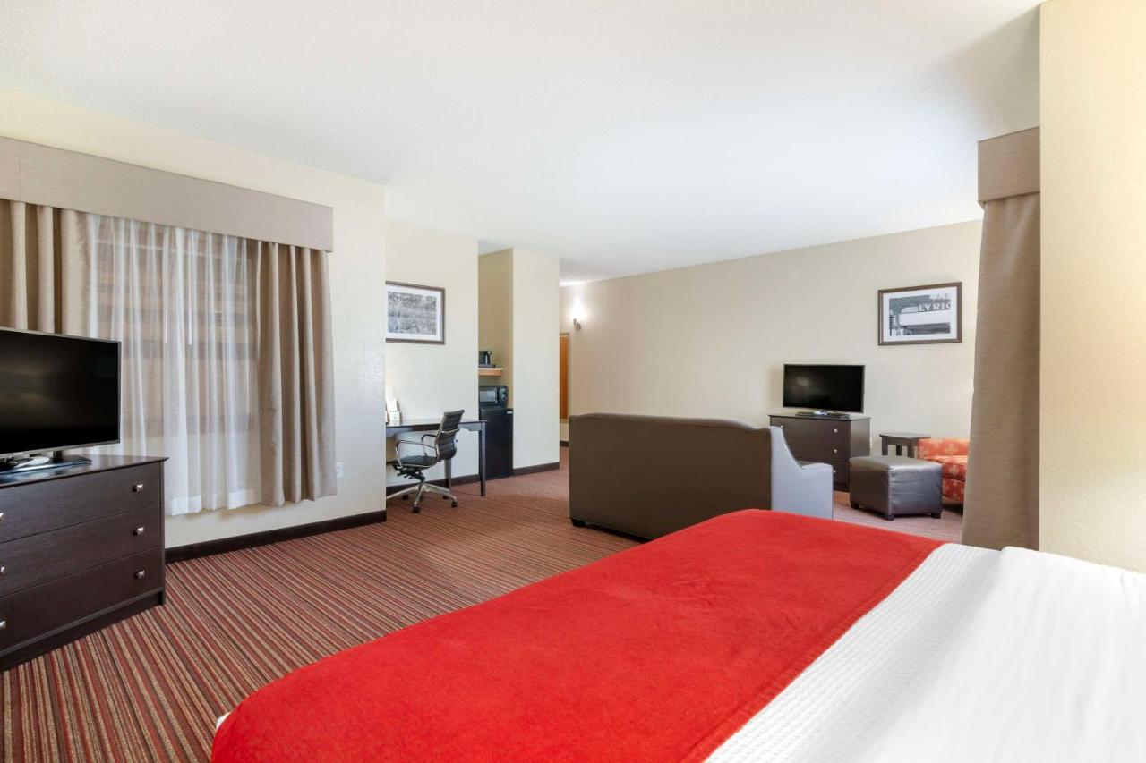 | Best Western Plus Bradbury Inn & Suites