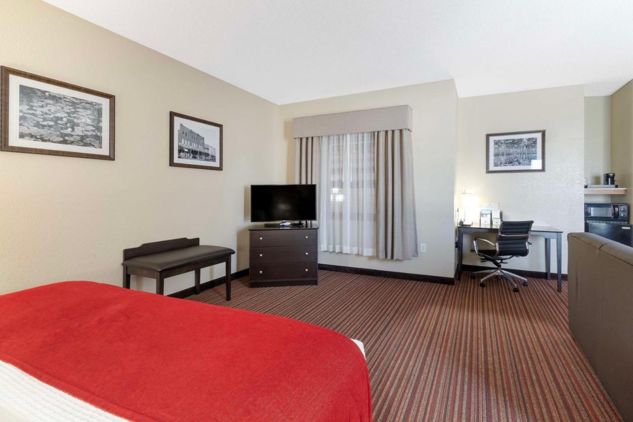  | Best Western Plus Bradbury Inn & Suites