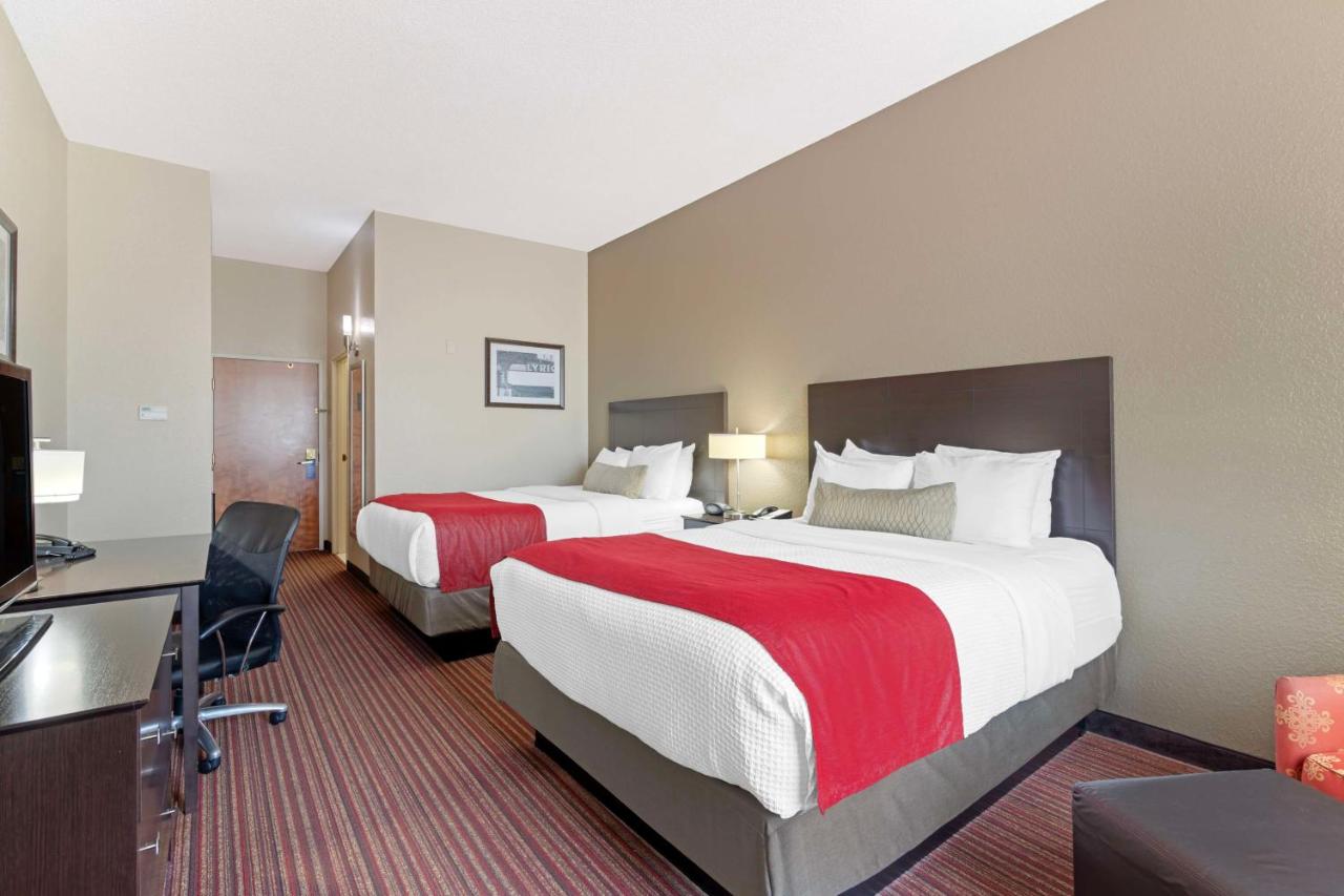 Queen Room with Two Queen Beds - Disability Access at Best Western Plus Bradbury Inn & Suites