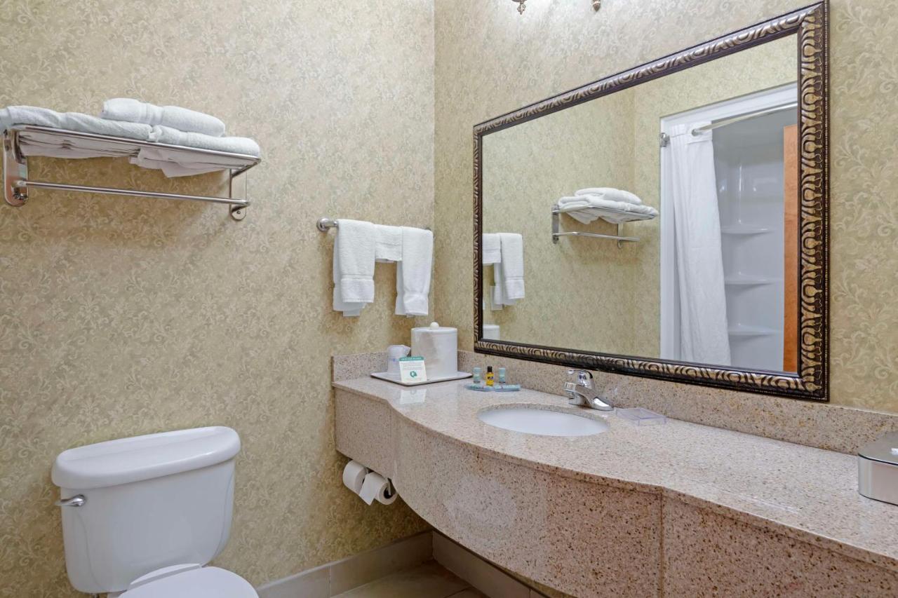 King Suite at Best Western Plus Bradbury Inn & Suites
