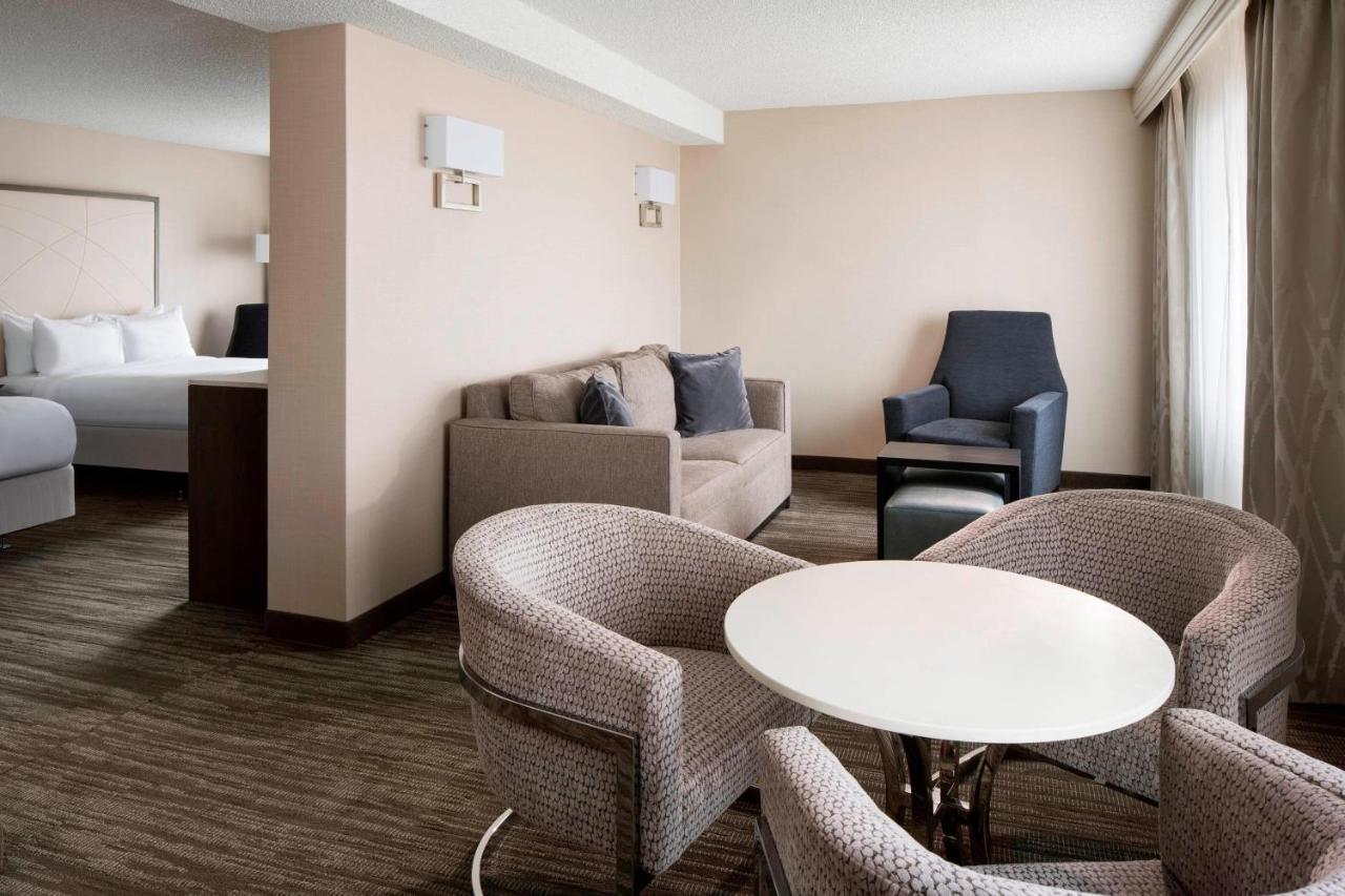Executive Studio Suite at San Francisco Airport Marriott Waterfront