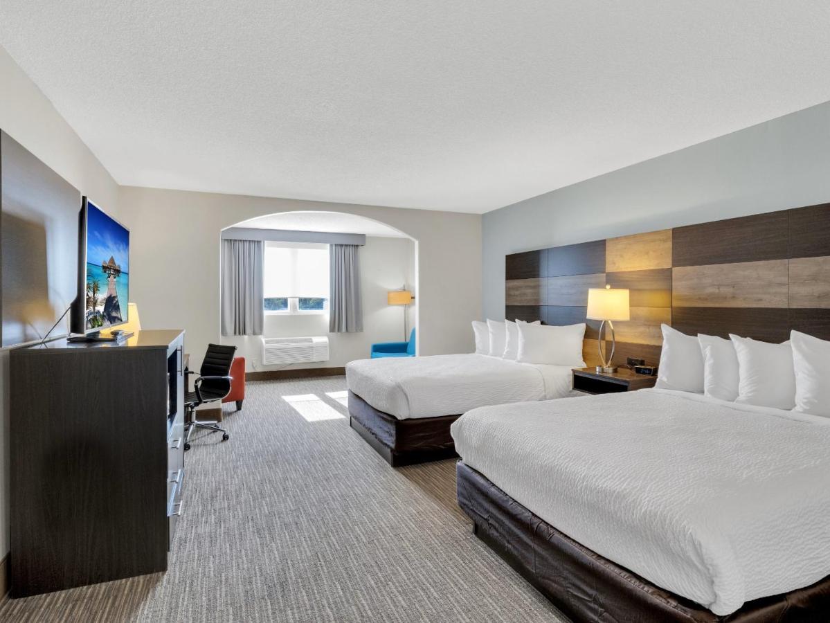 Deluxe Queen Suite at Country Inn & Suites by Radisson Rehoboth Beach - Dewey